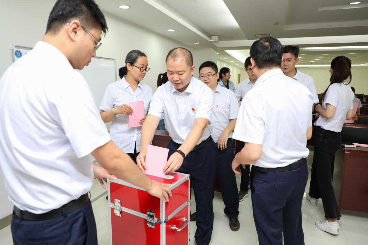 集團(tuán)機(jī)關(guān)黨支部召開(kāi)黨員大會(huì)增補(bǔ)選舉支部委員