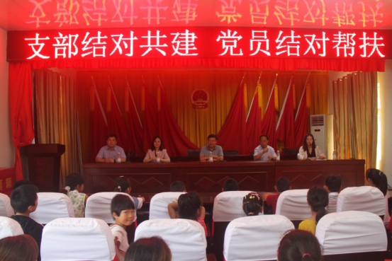 高鐵時(shí)代黨支部赴豐縣梁寨開(kāi)展“黨建結(jié)對(duì)共建、黨員結(jié)對(duì)幫扶”主題黨日活動(dòng)