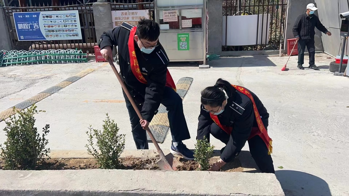 站務公司：義務植樹添新綠 提升綠化助創(chuàng)建