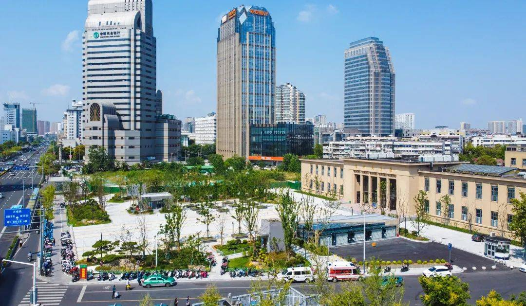徐州市首個(gè)AGV地下停車場試運(yùn)營——配置AGV停車機(jī)器人8臺(tái)