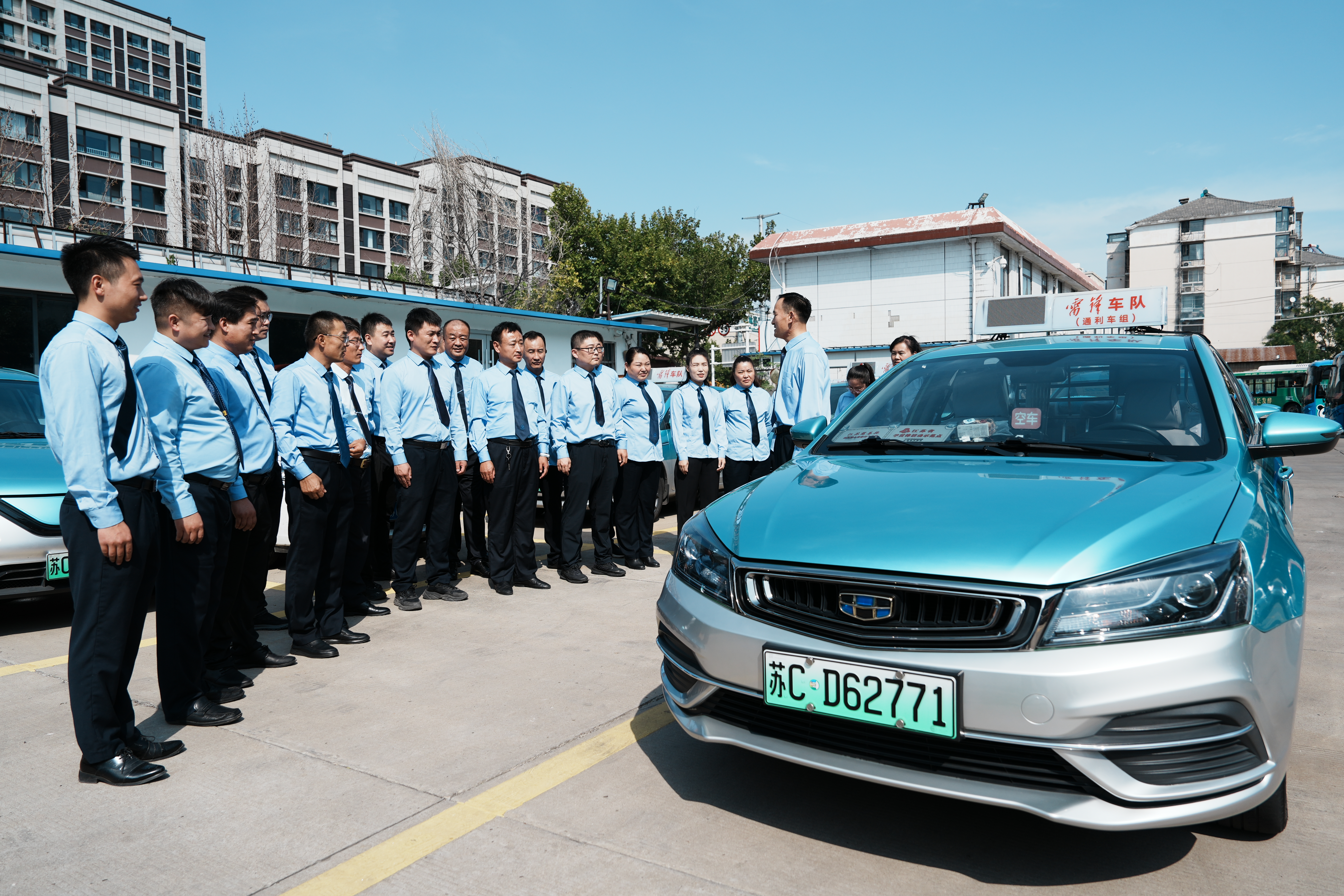 雷鋒車隊(duì)開展禮儀服務(wù)進(jìn)車廂活動(dòng)