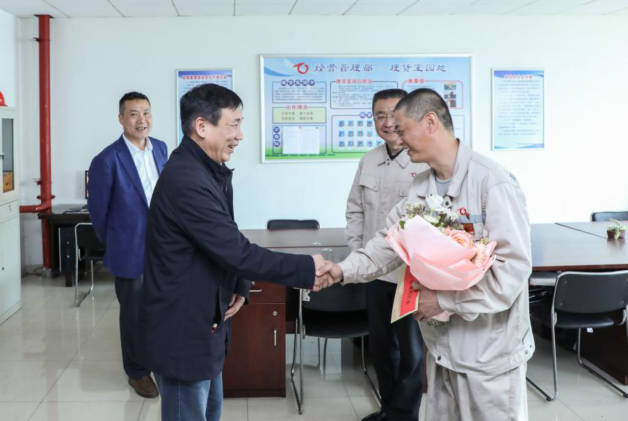 徐州交控集團領(lǐng)導走訪慰問一線勞模