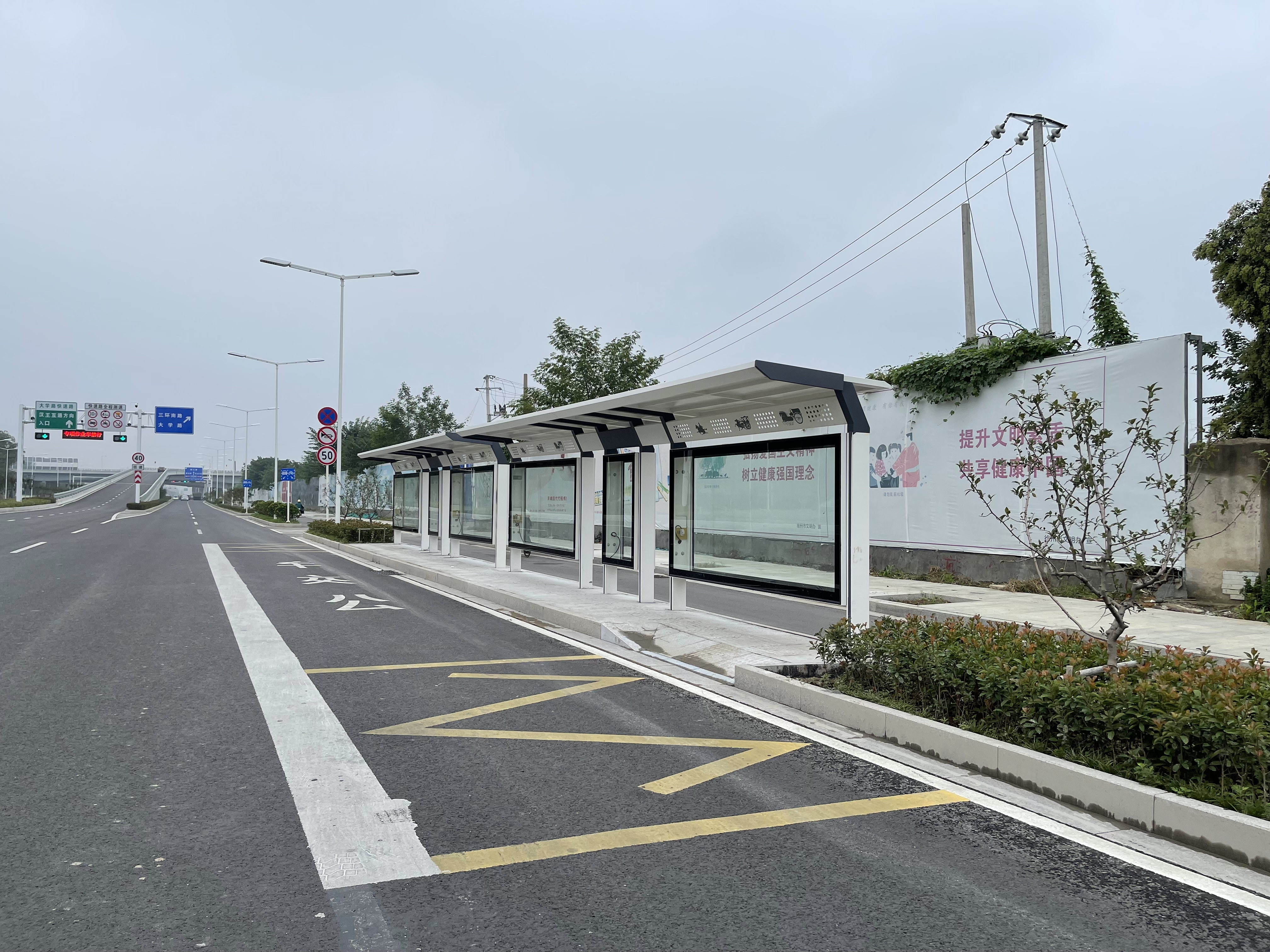 我市首批漢文化元素公交候車亭亮相！